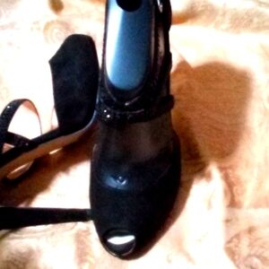 Nine West Brand New heels size 9
